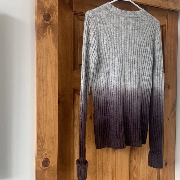 Twik like new light gray to purple ombre sweater size Small - Picture 5 of 5